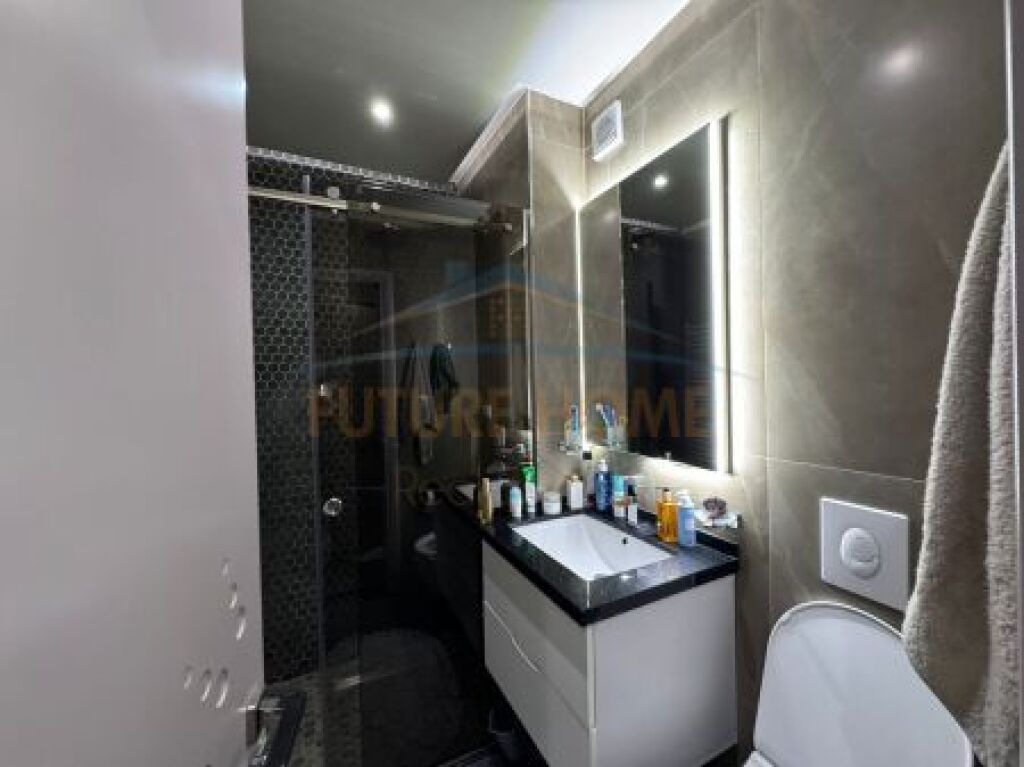 Shiten,2 apartamente 1+1/2+1,Rruga Isa Boletini