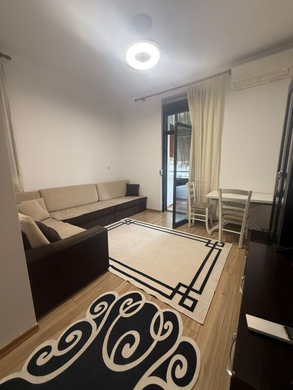 Rruga Durrësit Jepet Apartament 2+1 Me Qera