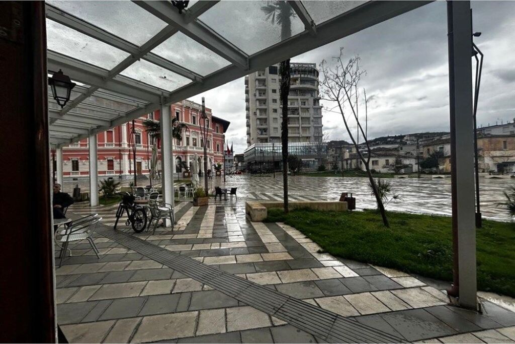 Shop for Rent – Near Municipality, Ali Demi Street, Vlora