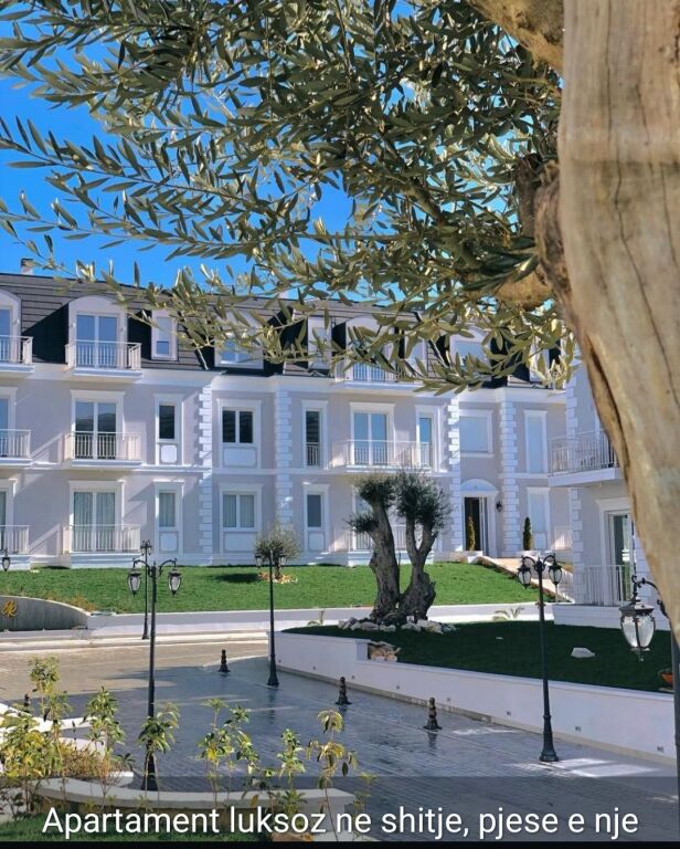 Shitet 3+1+2 plus Parkim /Joy Residence Teg