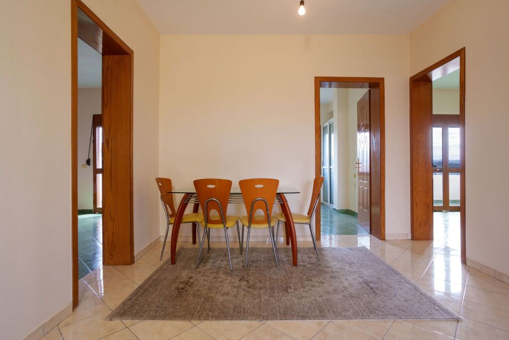 Shitet Penthouse Apartament -160 m²