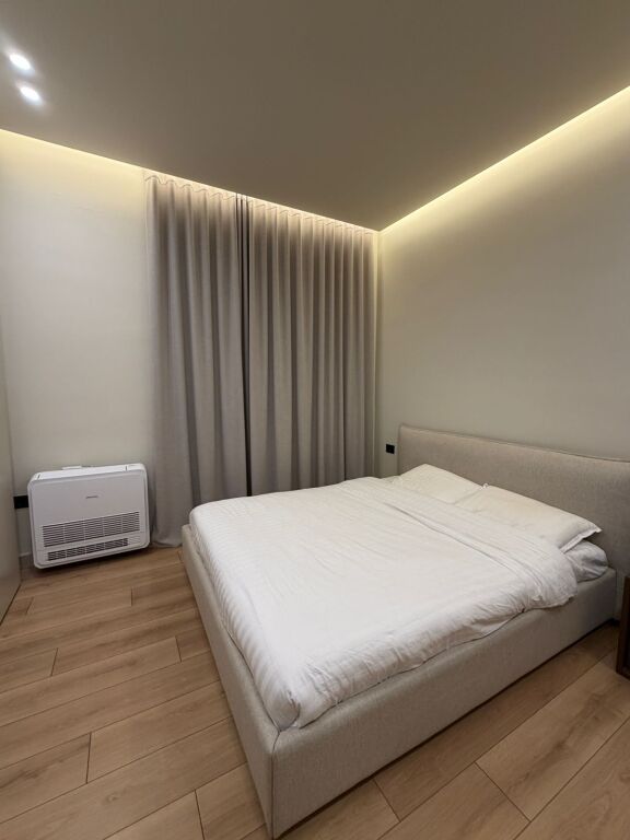 Jepet Me Qira : Ultra Apt. 2+1 &amp; 1 Bllk (📍Liqeni Artificial - Rr. Kosovarëve ) ✨️ Hera e parë me qera / 100% e re ✨️ 1600€ / Muaj 💶💶