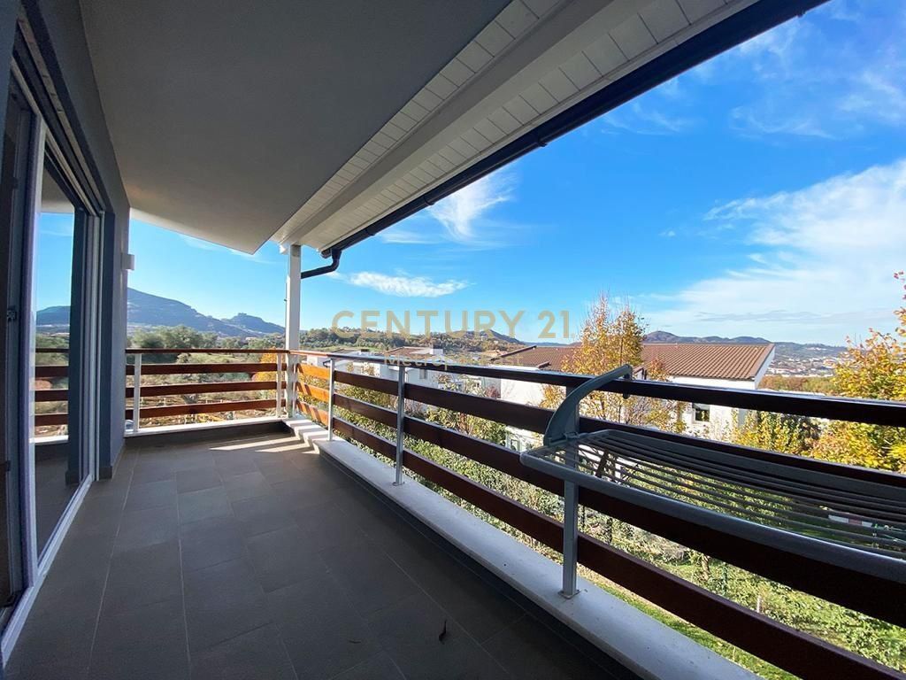 Vilë për Qira tek " Long Hill " Residence 3,000 € /Muaj