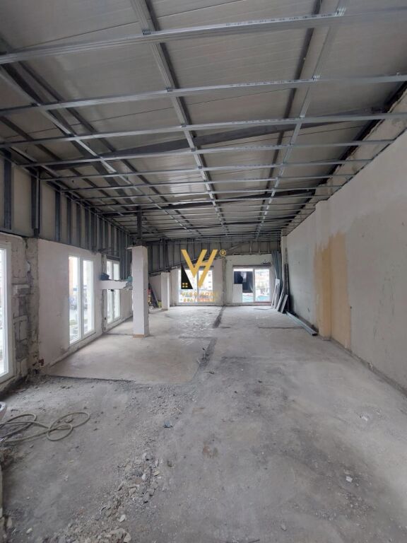 EDIFICIO COMMERCIALE DI 3 PIANI IN AFFITTO A ZOGU I ZI 5.000 EURO