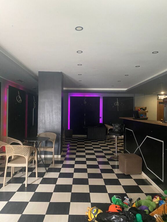 Laprake , Lokal per shitje prane Spitalit Ushtarak