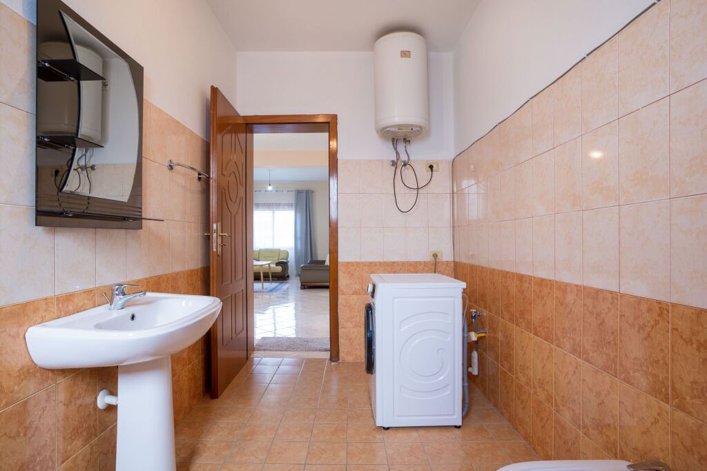 Shitet Penthouse Apartament -160 m²