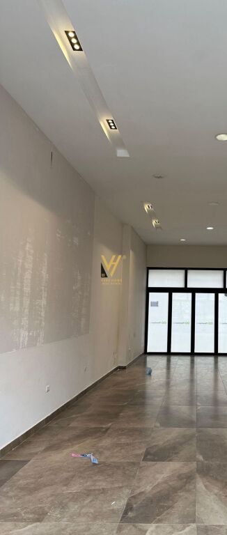 JEPET AMBIENT BIZNESI 90 M2 ME QERA TE RR.FROSINA PLAKU 90.000 LEKE