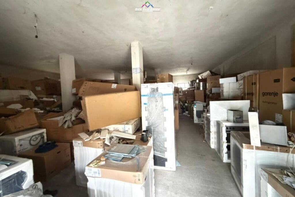 Magazine Me Qera Tek 21 Dhjetori ( ID BM296) Tirane