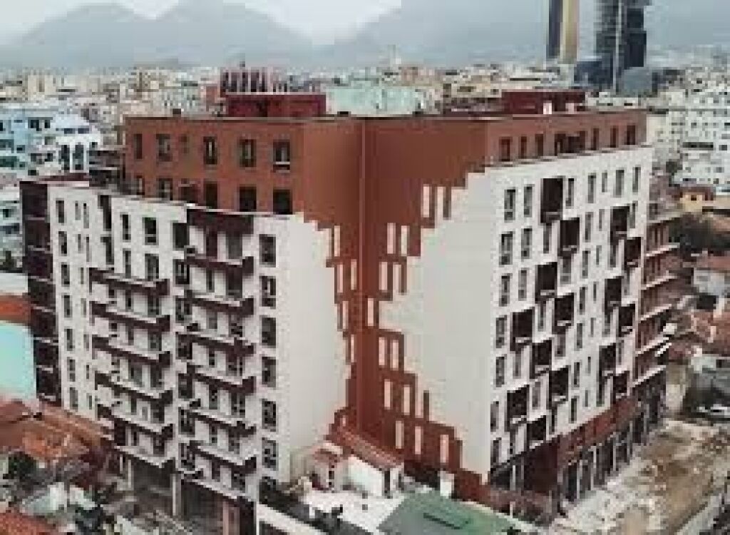 Shitet, Apartament 2+1, Myslym Shyri, Tiranë.