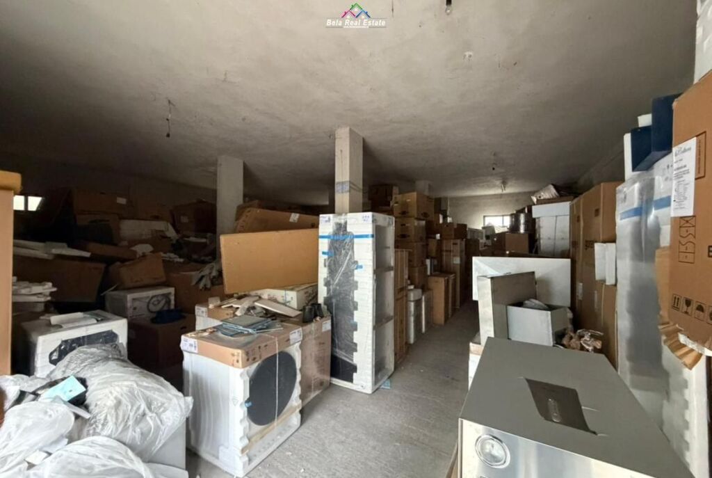 Magazine Me Qera Tek 21 Dhjetori ( ID BM296) Tirane