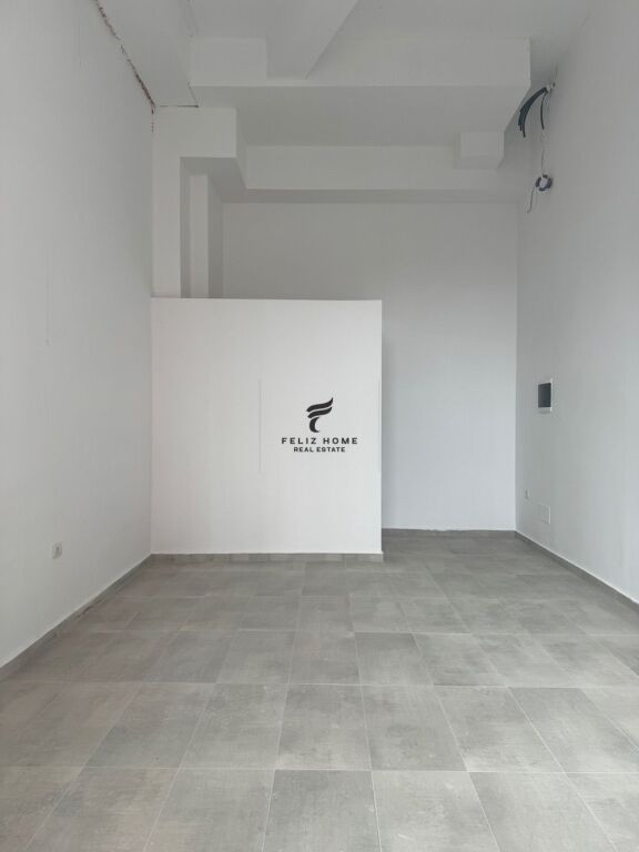 ZYRE ME QERA 28 M2 KOMPLEKSI ASL OXHAKU 300 EURO