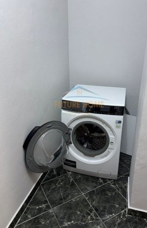 Affitto, Appartamento 2+1+2, Via Elbasanit, Tirana.