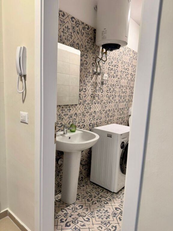 📣 QERA SUPER GARSONIERE 📍 Kompleksi Aura, Laprake 🛣️ Rruga "Dritan Hoxha" ✨