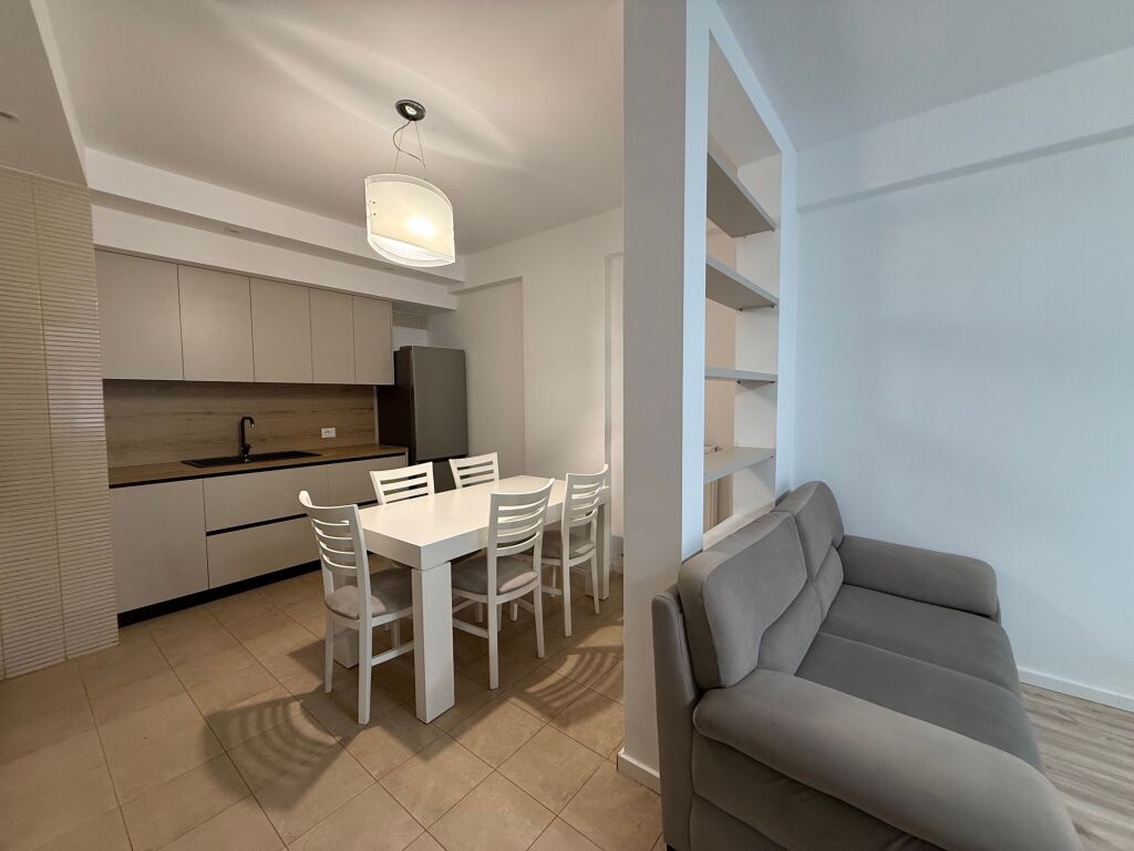 Ofrojme Apartament 2+1+2 me qira te Komuna e Parisit Kika 1 !!