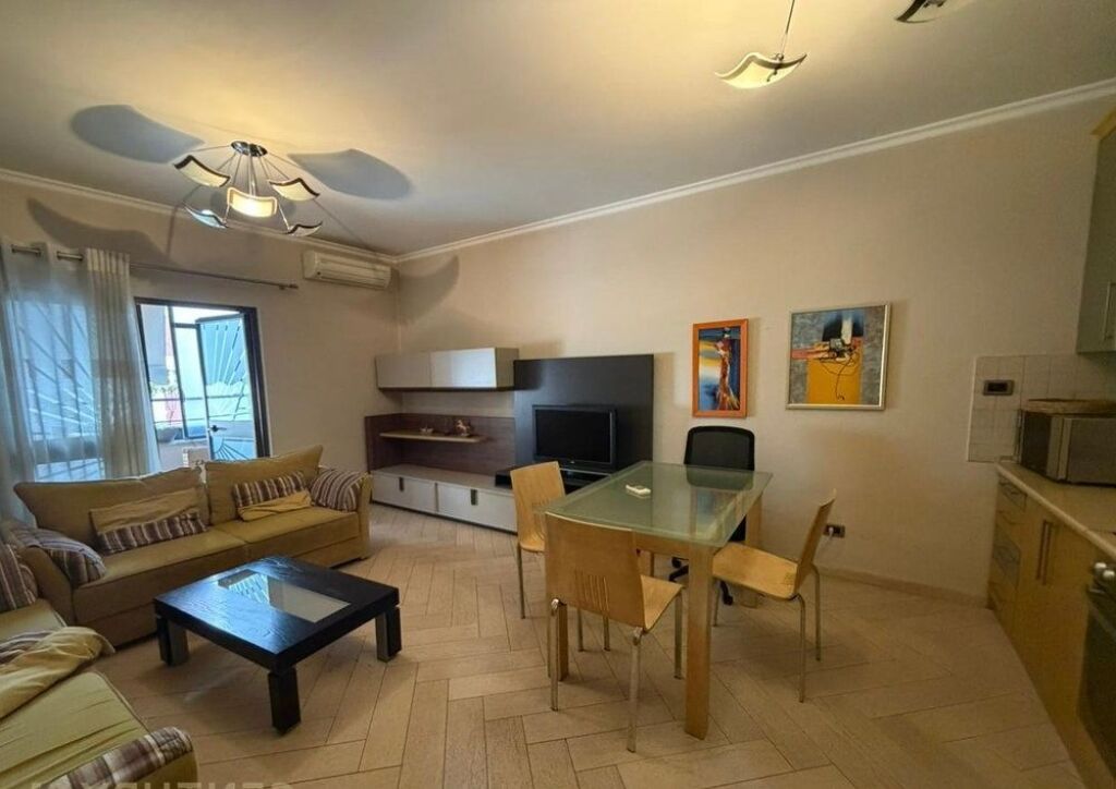 Shitet apartament 1+1 prane Pazarit te Ri! 179,000 €