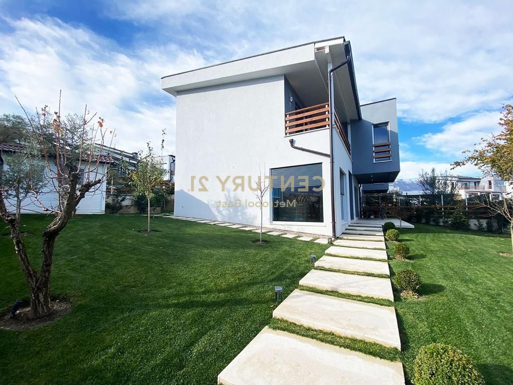 Shitet Vilë tek " Long Hill " Residence