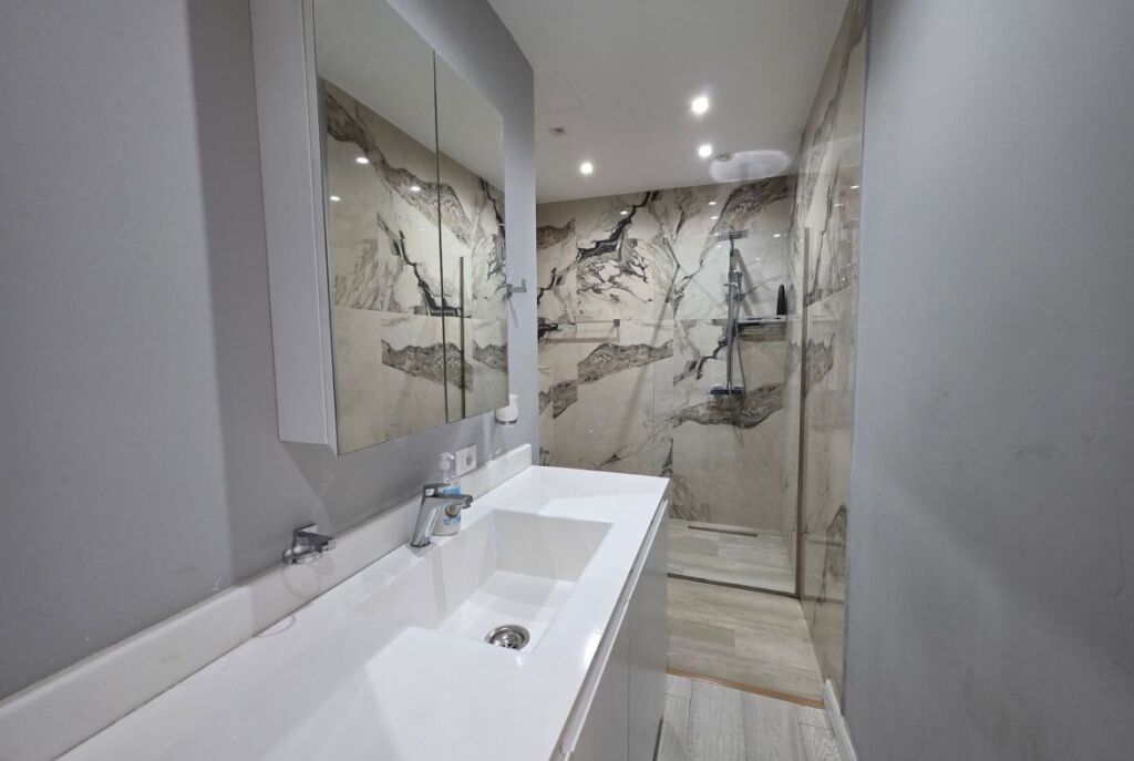 Tek Rruga Barrikadave Shitet Apartament Me Cmim Okazion 2290€/m²!