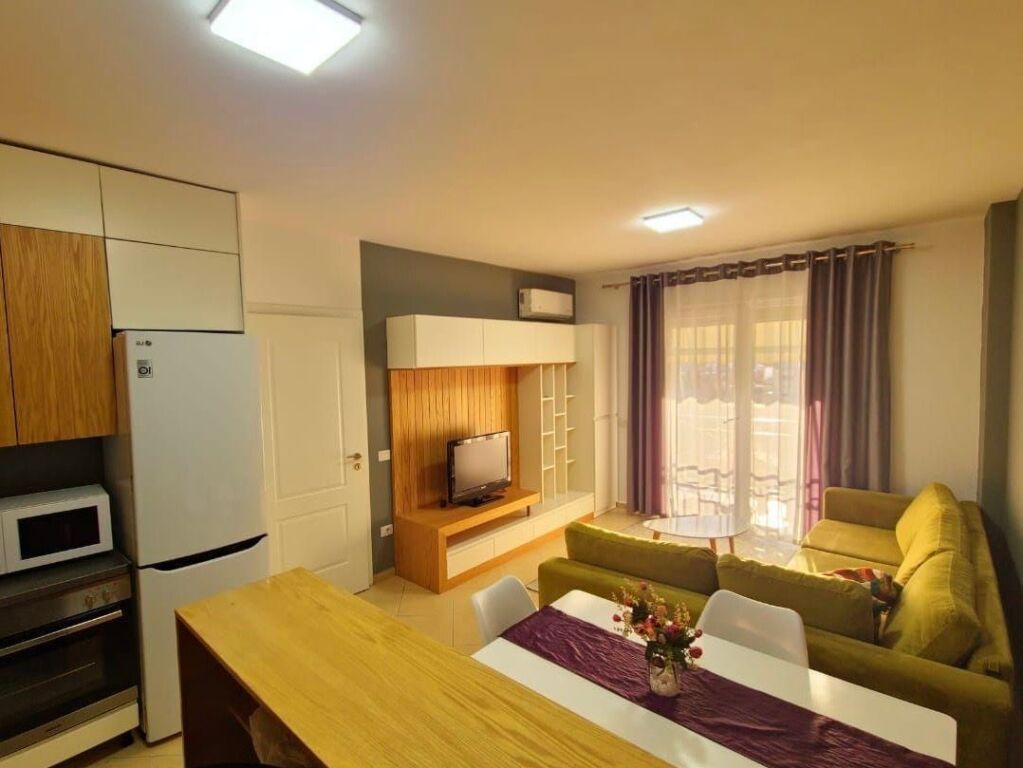 🏡 Apartament 2+1 me Qira – Fillimi i 5 Majit 📍 Përballë Concord Center