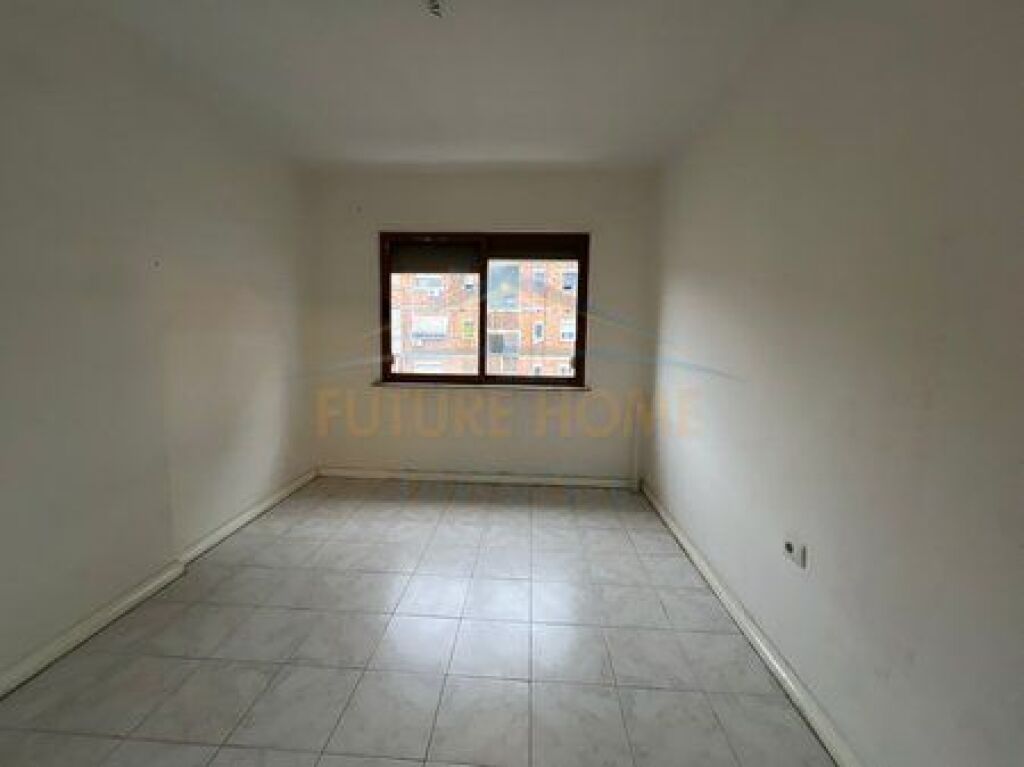 Shitet, Apartament 2+1, Ish Ekspozita, Tiranë.