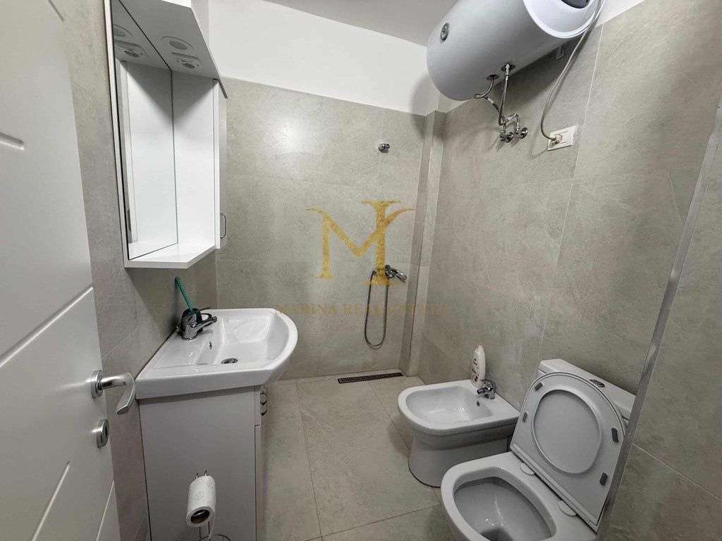 JEPET ME QERA APARTAMENT I SAPO RINOVUAR NE PLAZH ILIRIA , DURRES!