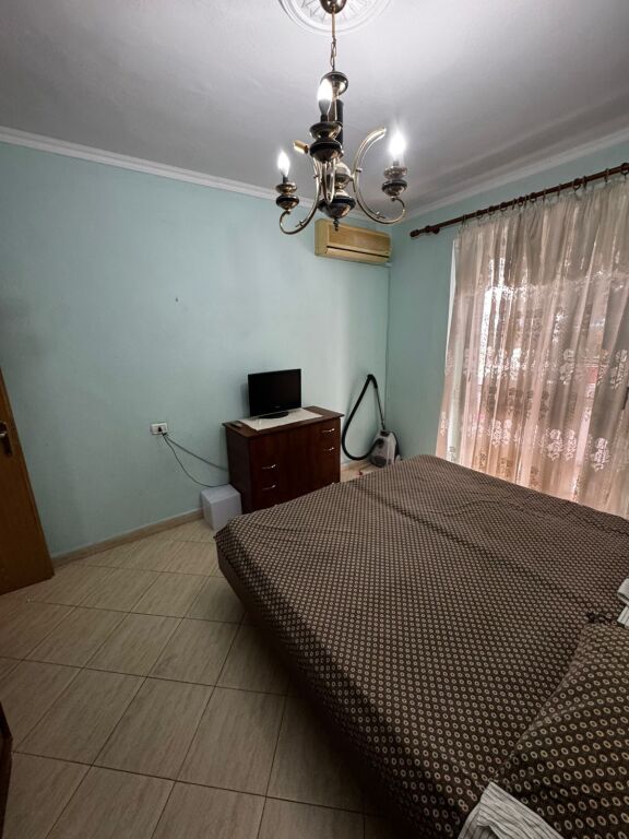 Jepet me Qira Apartament 3+2+1 📍 Pranë Shkollës “Petro Nini Luarasi” !