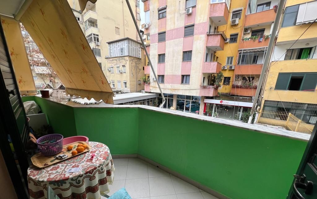 AFFITTASI APPARTAMENTO 2+1 CON CUCINA SEPARATA IN VIA KAVAJA!