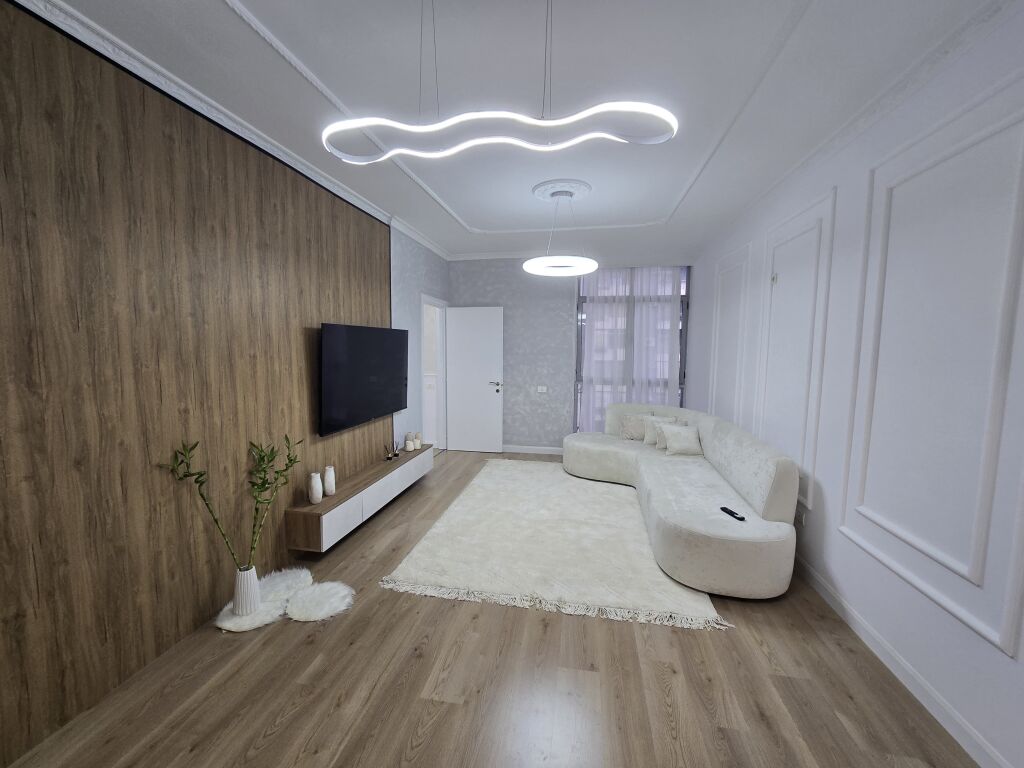 Appartamento 2+1+2+Balcone in Vendita vicino alla Circonvallazione, Astir