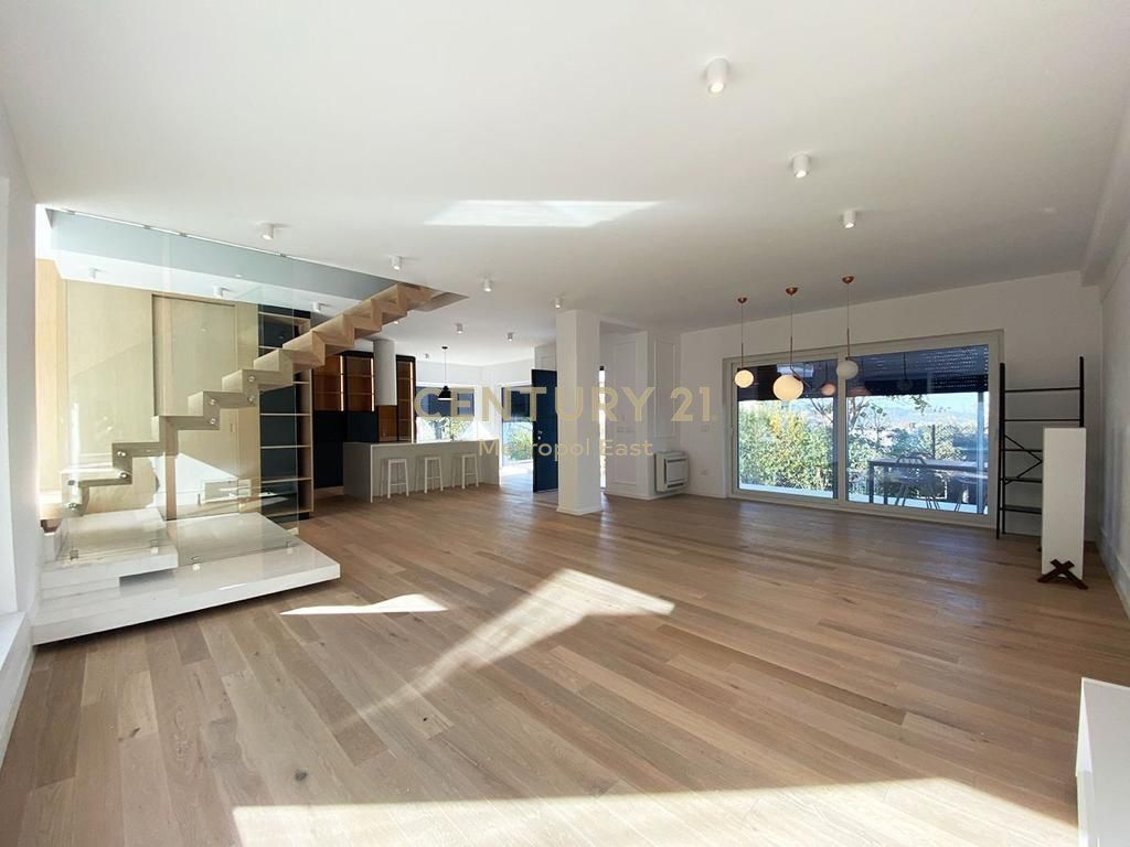 Vilë për Qira tek " Long Hill " Residence 3,000 € /Muaj