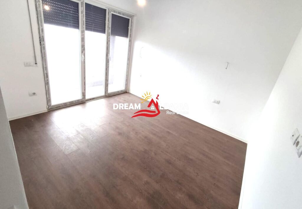 Ufficio con 3 ambienti in affitto al Pazari i Ri, Tirana (ID 42215477)