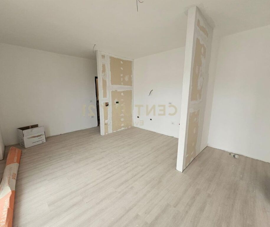 SHESIM APARTAMENT 1+1 ZOGU I ZI