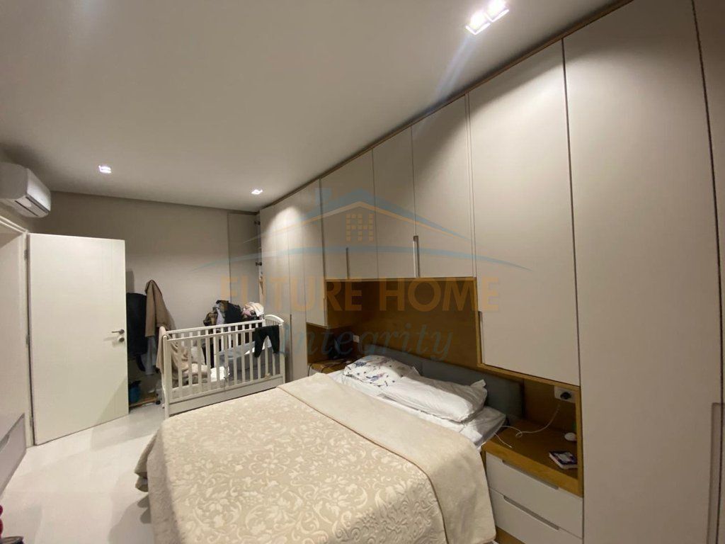 Shitet, Apartament 1+1, Vasil Shanto, Tiranë.