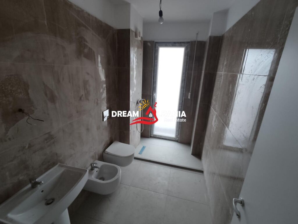 Ufficio con 3 ambienti in affitto al Pazari i Ri, Tirana (ID 42215477)
