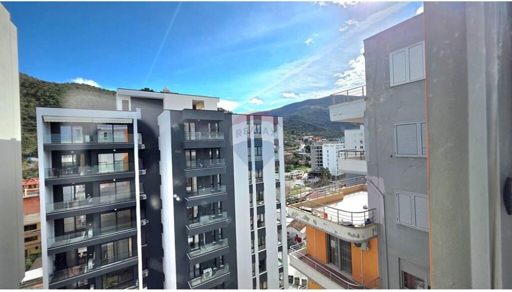 Apartament 2+1+2 në Shitje – Lungomare, Vlorë