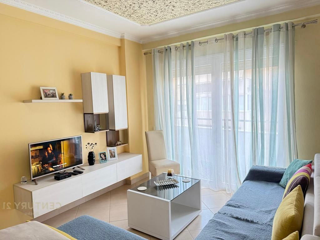 AFFITTASI APPARTAMENTO 1+1 NEL COMUNE DI PARIGI