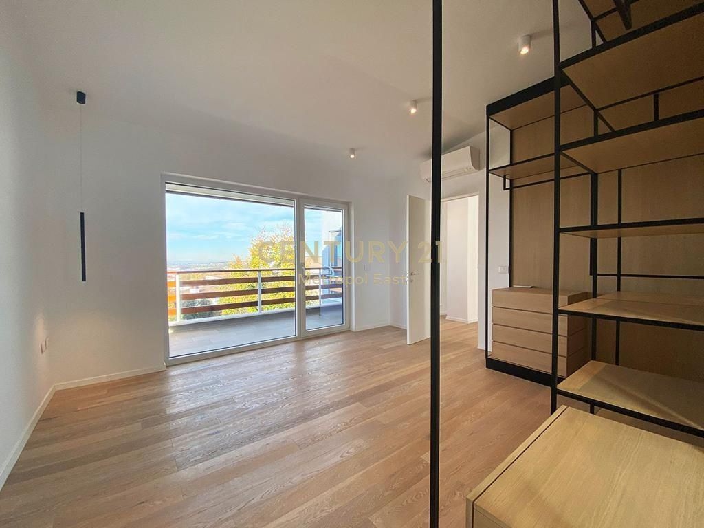 Vilë për Qira tek " Long Hill " Residence 3,000 € /Muaj