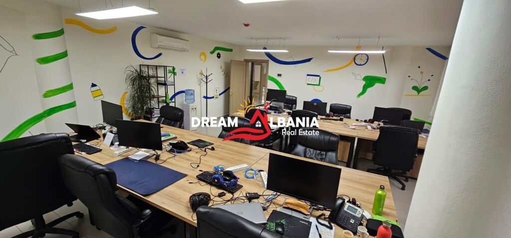 Locale Commerciale/Ufficio in Vendita nel centro di Shkodra (ID 4161094)