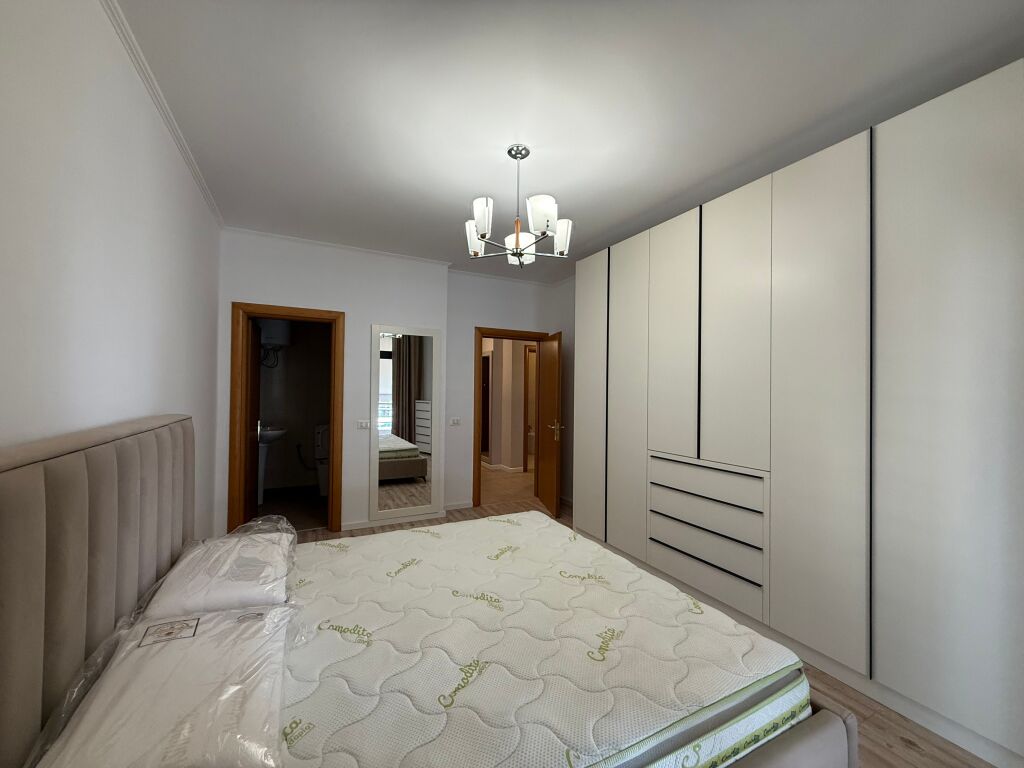 Ofrojme Apartament 2+1+2 me qira te Komuna e Parisit Kika 1 !!