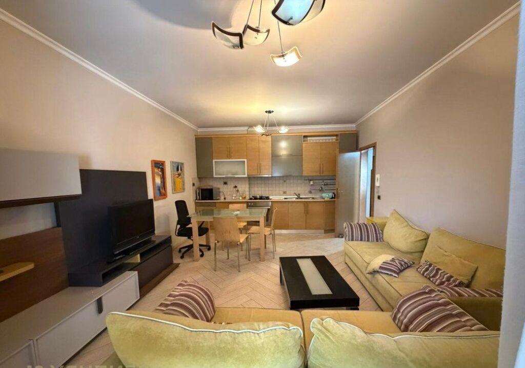 Shitet apartament 1+1 prane Pazarit te Ri! 179,000 €