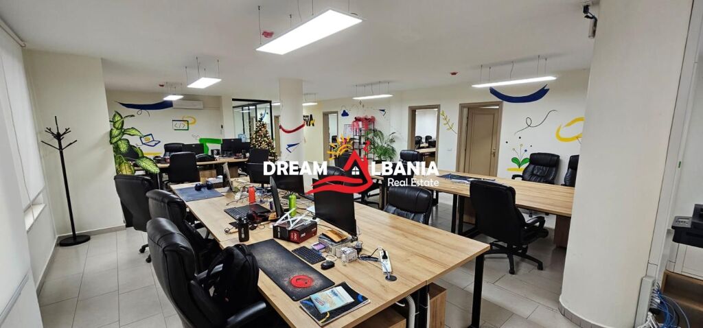 Locale Commerciale/Ufficio in Vendita nel centro di Shkodra (ID 4161094)