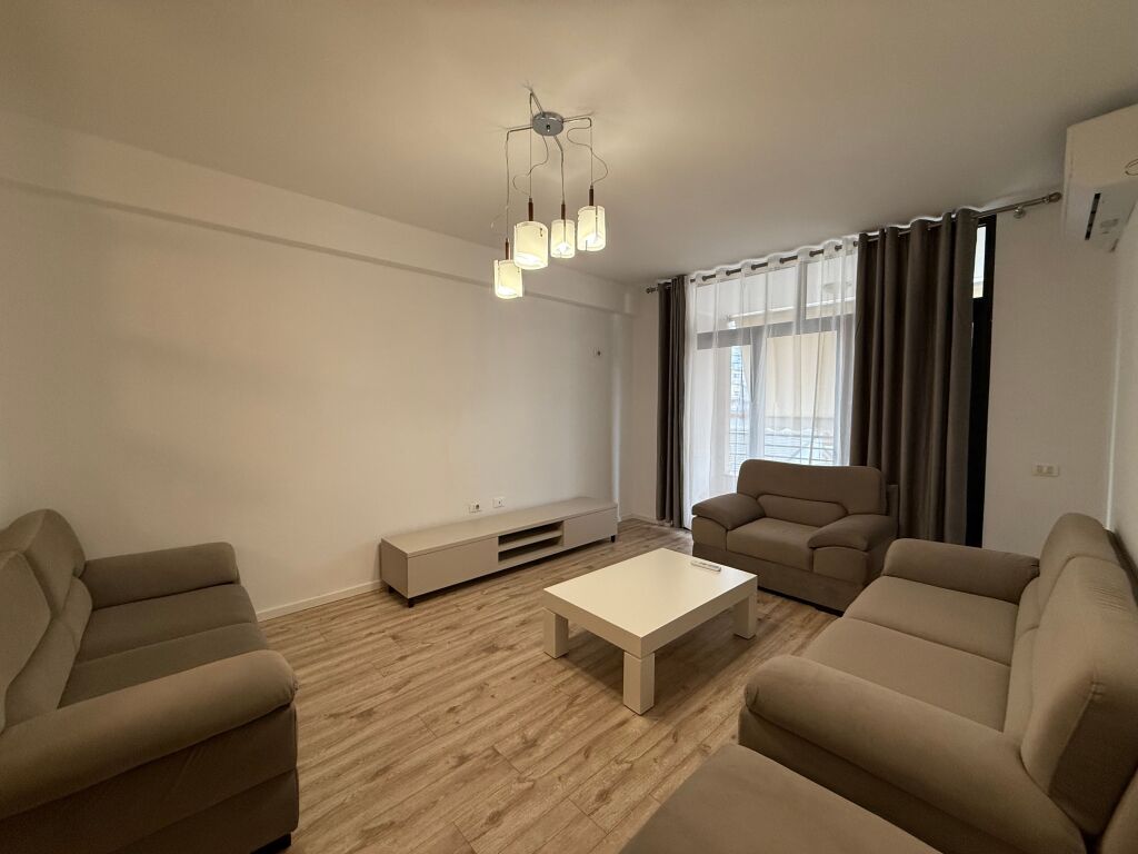 Ofrojme Apartament 2+1+2 me qira te Komuna e Parisit Kika 1 !!