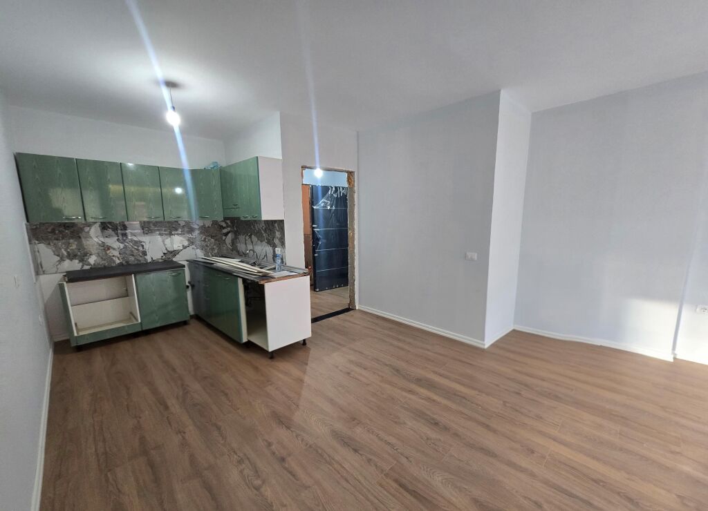 Apartament 2+1+2+Ballkon ne Shitje Ne Fresk, Prane Restorant Deliu
