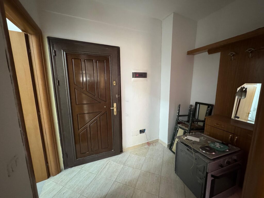 Shitet Apartament 1+1 Okazion!!!