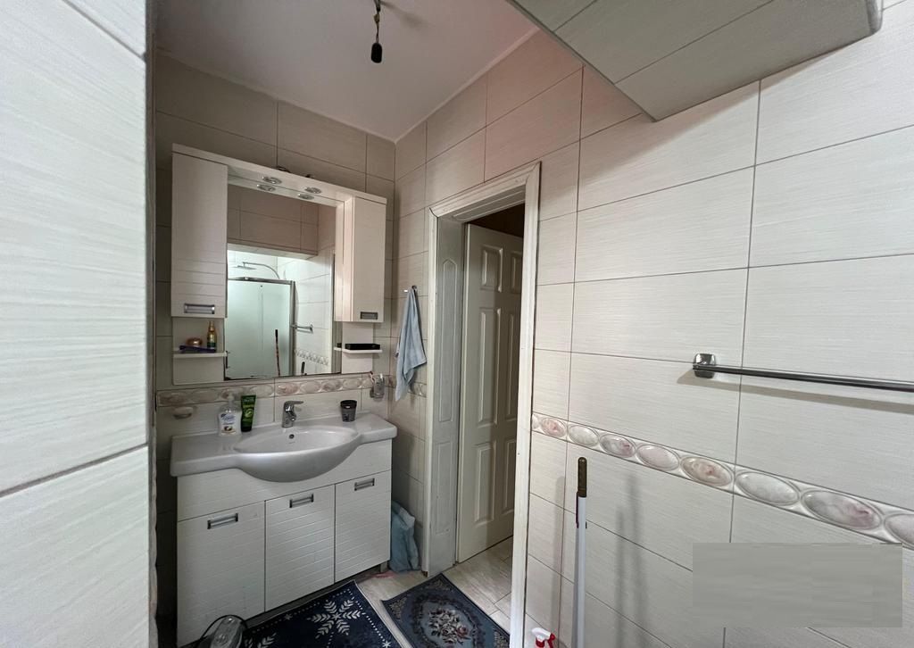 AFFITTASI APPARTAMENTO 2+1 CON CUCINA SEPARATA IN VIA KAVAJA!