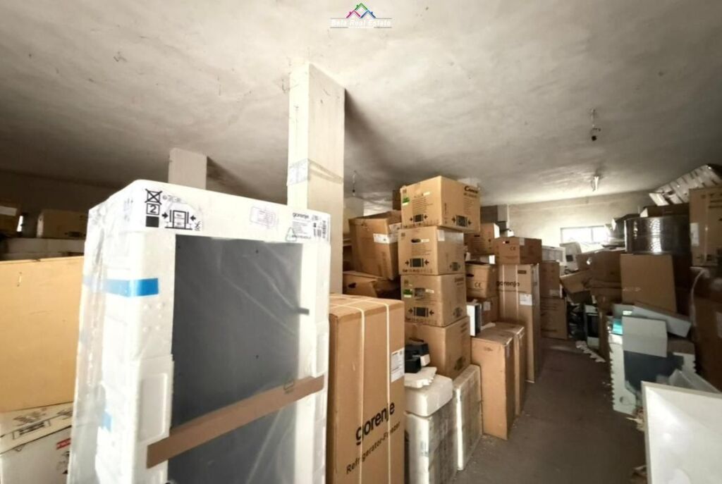 Magazine Me Qera Tek 21 Dhjetori ( ID BM296) Tirane