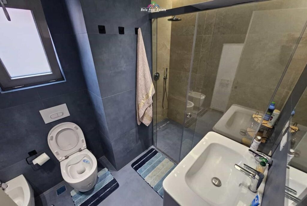 Apartament Me Qera 2+1 Tek Shkolla e Kuqe ( ID B2201744) Tirane