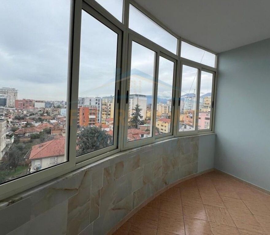 Affitto, Appartamento 1+1, Via Fortuzi, Tirana.