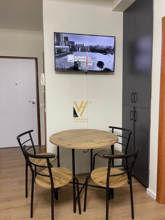 JEPET APARTAMENT 1+1 ME QIRA TE KOMUNA E PARISIT 600 EURO