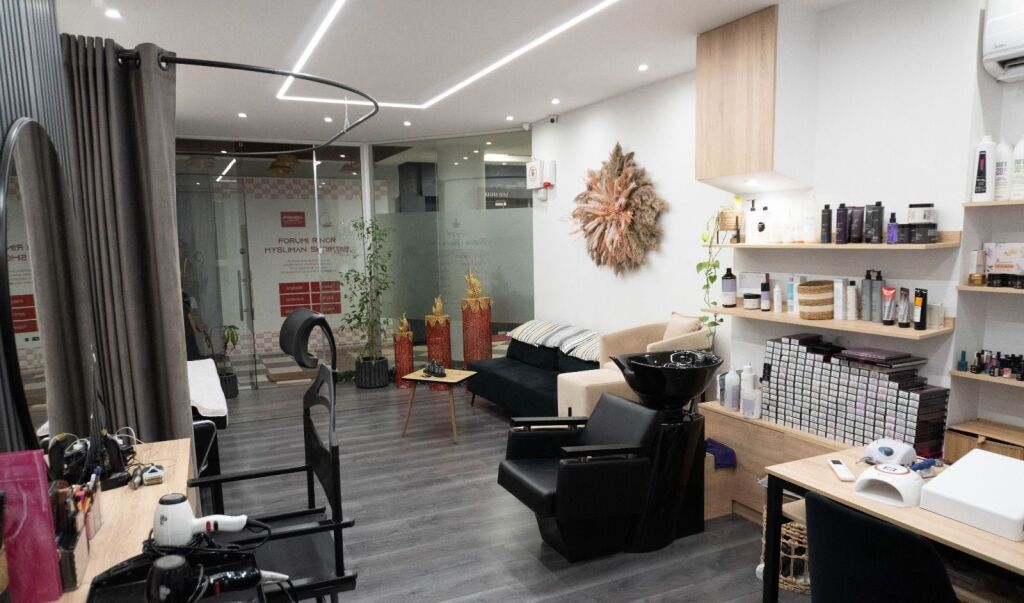 Shitje | Biznesi Parukeri Estetike | Bulevardi Zogu i Parë | 17000 €