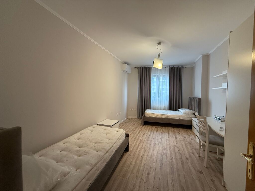 Ofrojme Apartament 2+1+2 me qira te Komuna e Parisit Kika 1 !!