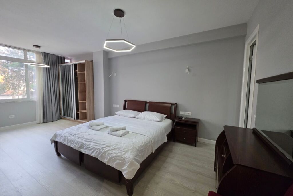 Tek Rruga Barrikadave Shitet Apartament Me Cmim Okazion 2290€/m²!